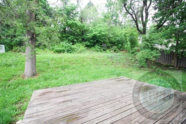 Building Photo - Spacious 2 Bedroom 1 Bathroom Unit in La V...