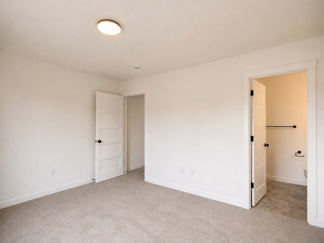 Building Photo - 10108 NE 45th Ct