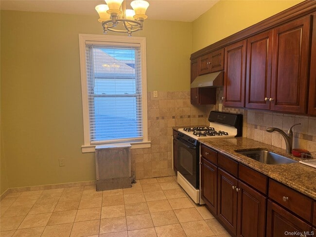 Building Photo - 95-12 108th Ave