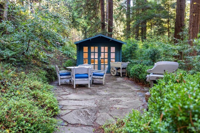 Building Photo - 224 Cascade Dr