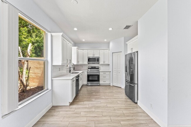 Building Photo - 5477 Queenship Ct
