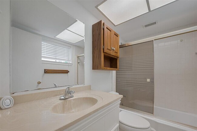 Building Photo - 605 Sorrento Dr