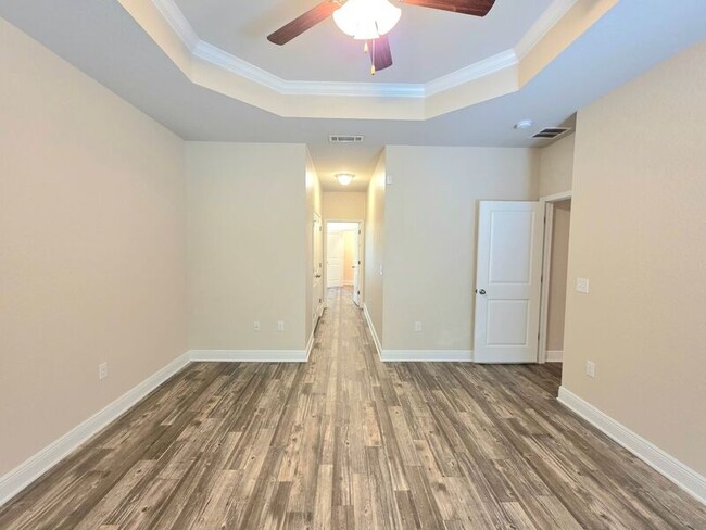 Building Photo - 5297 Parkside Dr