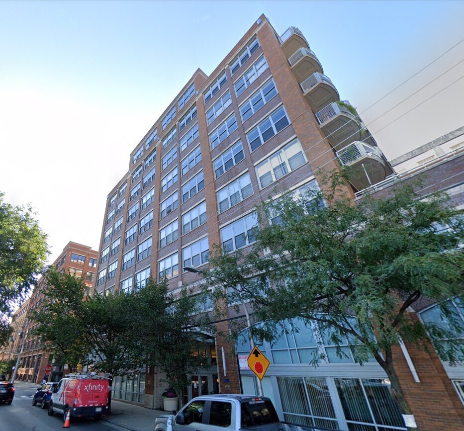 Building Photo - 933 W Van Buren St
