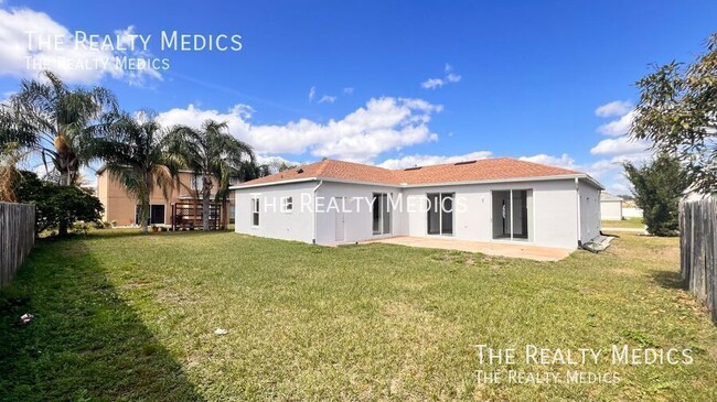 Building Photo - Spacious 4-Bedroom Home in Kissimmee!