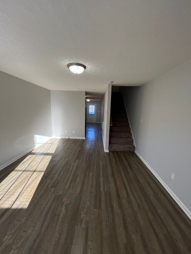 Building Photo - HALF OFF ONE MONTH AT UPPER STONE!
