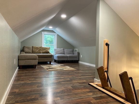Building Photo - Newly remodeled