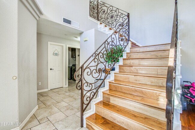 Building Photo - 6561 Isla Del Rey Dr