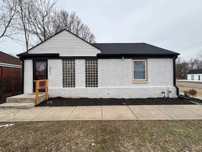 Building Photo - 2002 E 17th St N