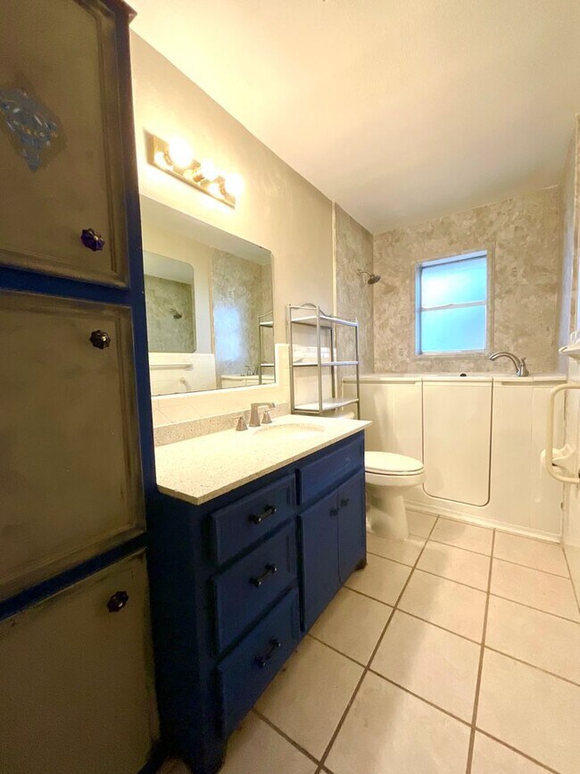 Building Photo - 5303 Shady Oak Cir