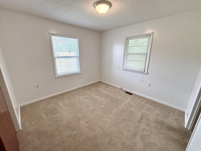 Building Photo - 1405 Webb Ridge Rd