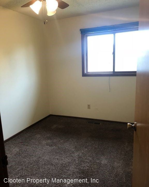 Building Photo - 3 br, 1.5 bath House - 3740 Renee Drive