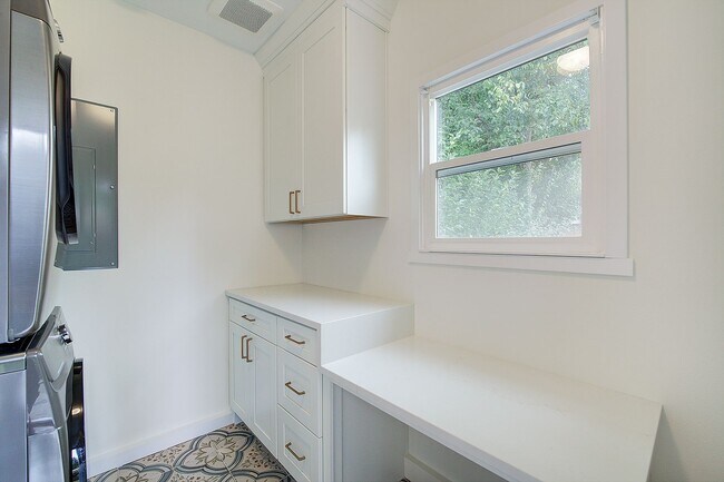 Building Photo - 3bd/1.5ba Seattle House