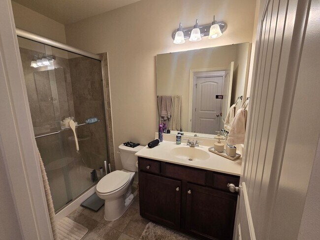 Building Photo - 4BR/3.5BA with 2-Car Garage! Available February 2026