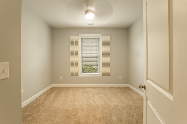 Building Photo - 149 Laurel Hill Pl
