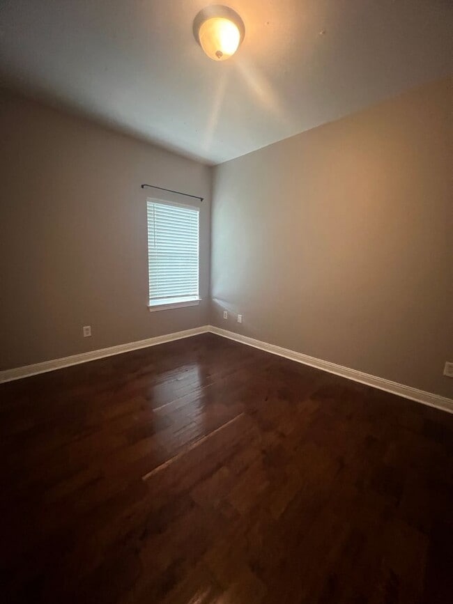 Building Photo - Spacious 3BR Home with Bonus Room in Prime...