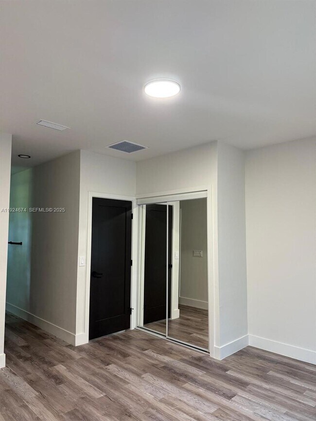 Building Photo - 710 Bedford Point Ave