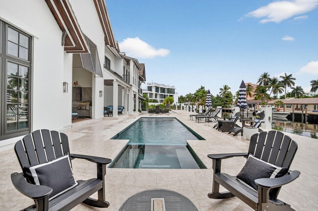 Building Photo - 400 Mola Ave