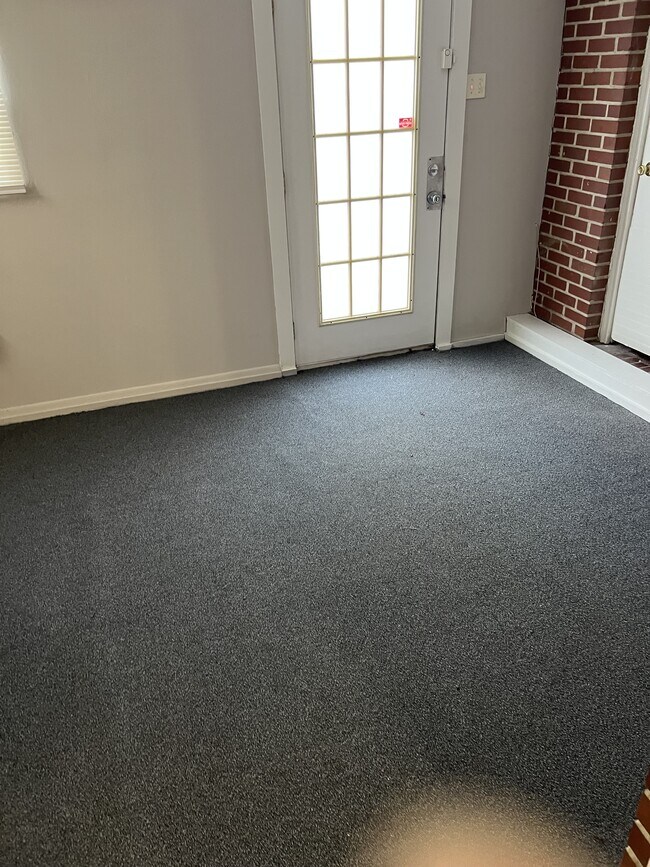 Building Photo - 5758 E Hastings Arch