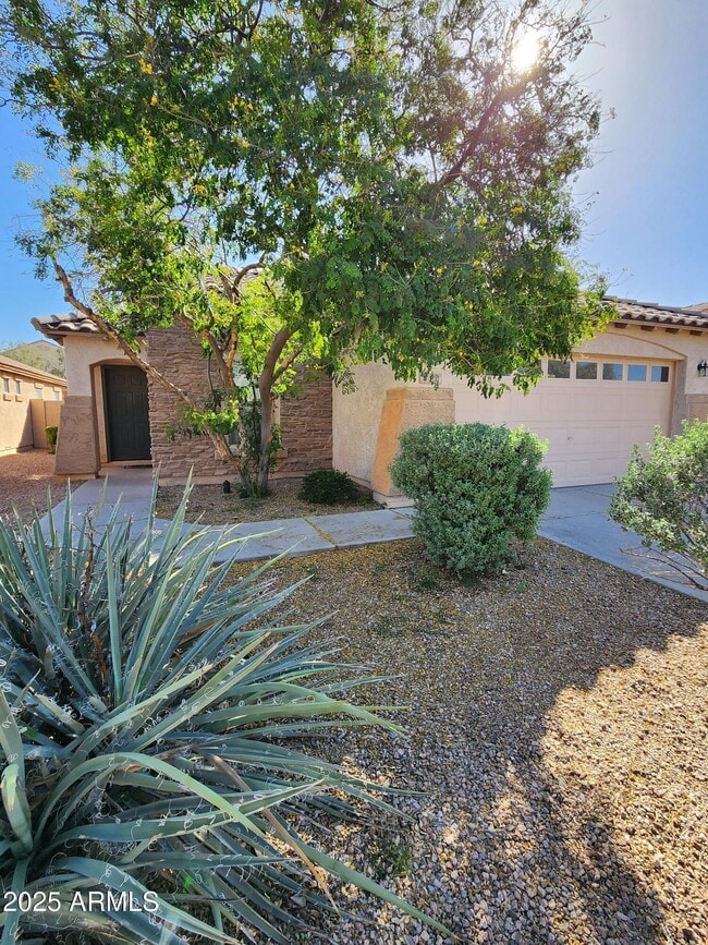 Primary Photo - 43401 W Elizabeth Ave