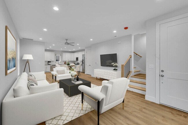 Building Photo - 425A Veritas St.