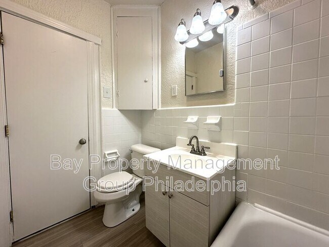 Building Photo - 2809 W Queen Ln
