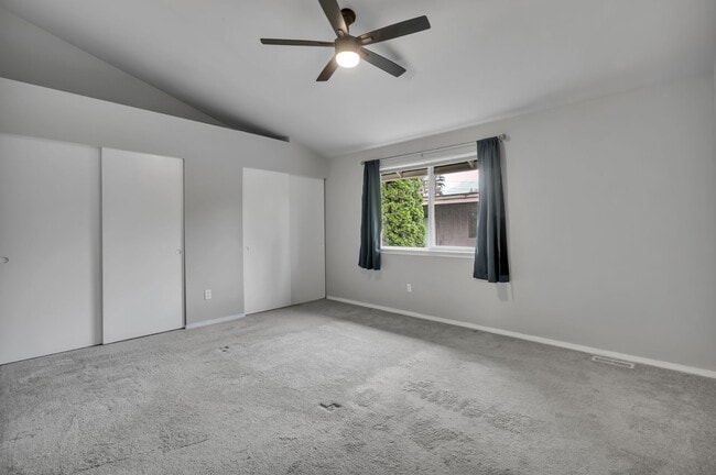 Building Photo - Peaceful Corner Townhome in the Heart of Sumner