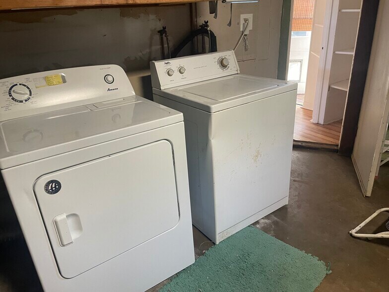 washer and dryer - 3554 Colonial Ave