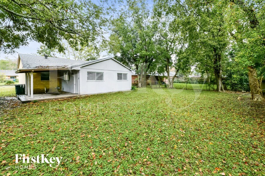 Building Photo - 5721 Melanite Ave