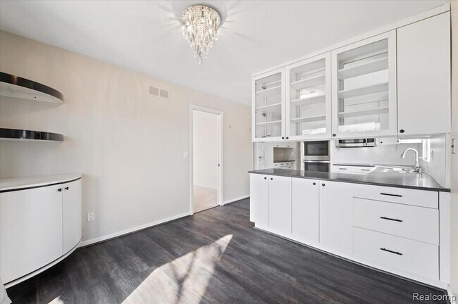 Building Photo - 1863 Wingate Rd