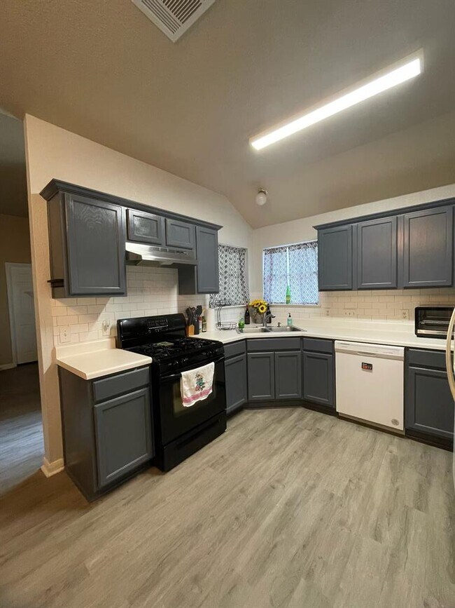 Building Photo - 161 Bunny Trail