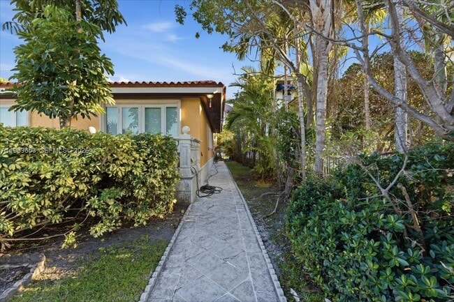 Building Photo - 1249 Biscaya Dr