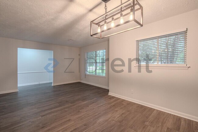 Building Photo - Unit
