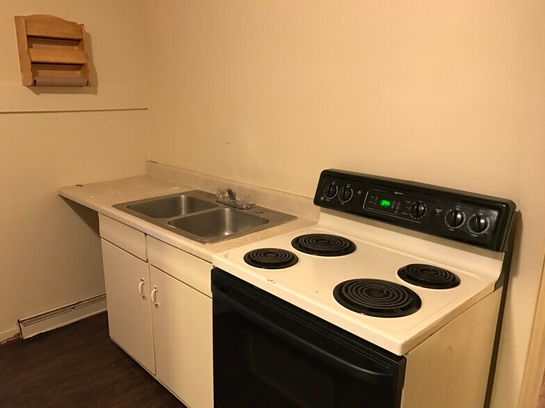 Building Photo - 605 Huffman St