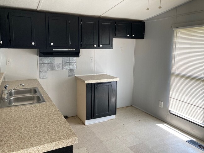 Building Photo - Awesome  Mobile Home in Gallaway, TN for R...