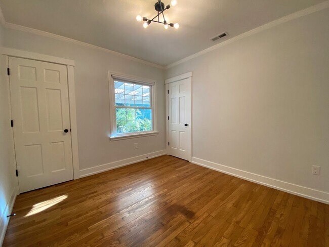 Building Photo - Gorgeous 2 bed home on the lake!!!