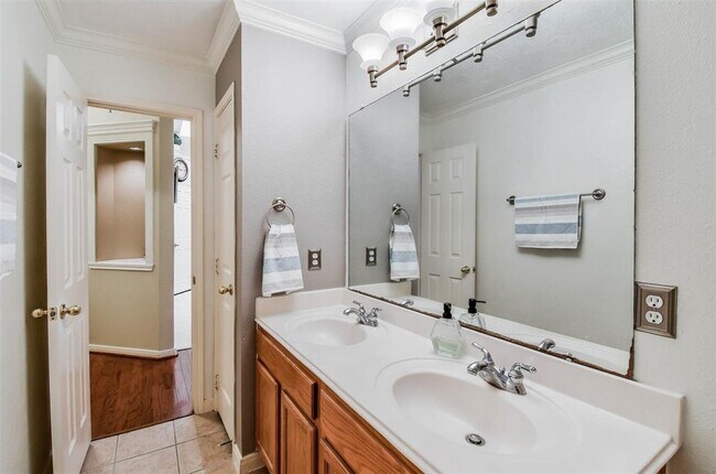 Building Photo - 2607 Easton Springs Ct