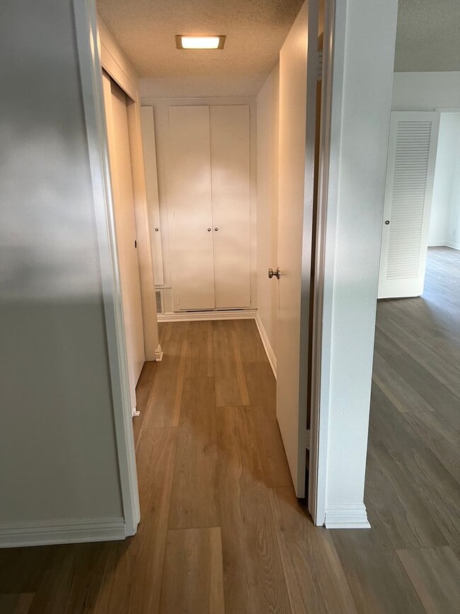 Building Photo - Moffett tract 5 bedroom home with pool in cul-de-sac