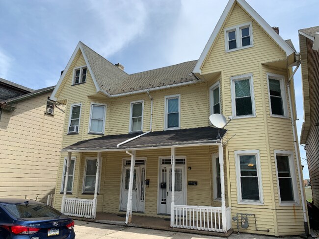 Building Photo - 148 S 17th St