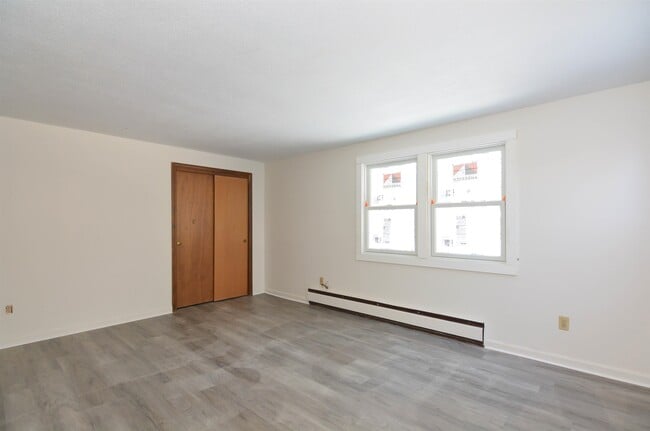 Building Photo - 3 Holly Ln