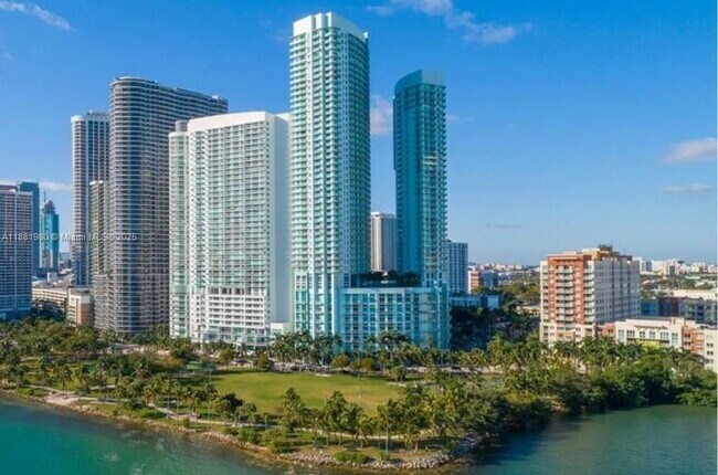 Primary Photo - 1900 N Bayshore Dr