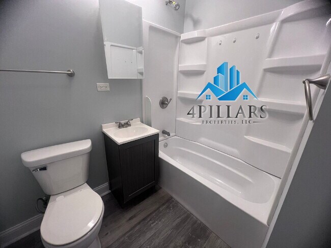 Building Photo - "Charming 3-Bed Gem in East Chicago – Spacious 1066 Sq Ft Retreat!"