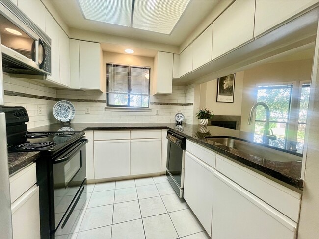 Building Photo - 4144 Greystone Way