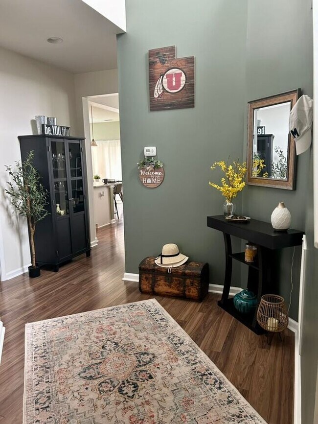 Building Photo - 3 Bedroom/2.5 bath with Study