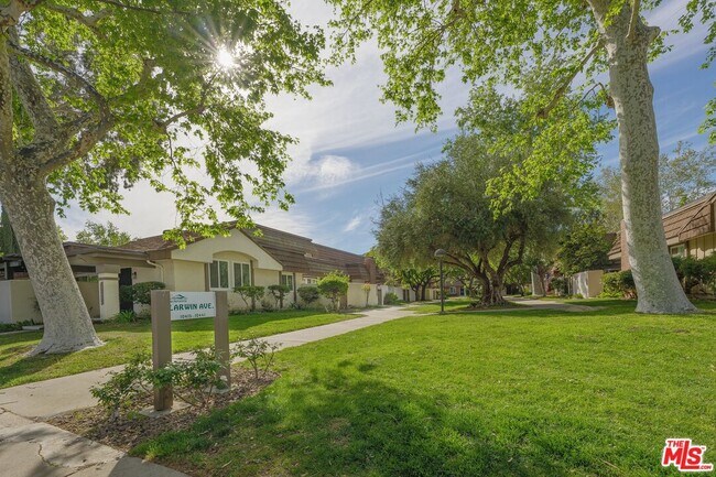 Primary Photo - 10415 Larwin Ave