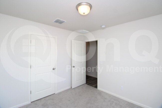 Building Photo - 961 W Verde Ln