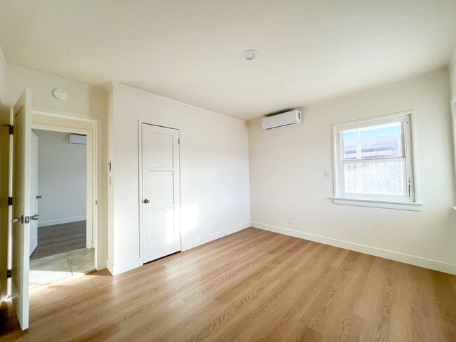 Building Photo - Adorable 2 Bedroom 1 Bathroom Home