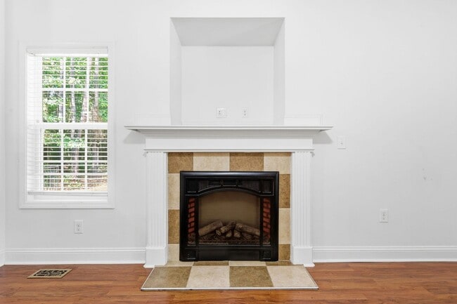 Building Photo - 80 Valor Cir