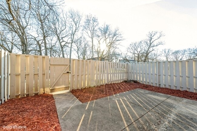 Building Photo - 776 Concord Ln