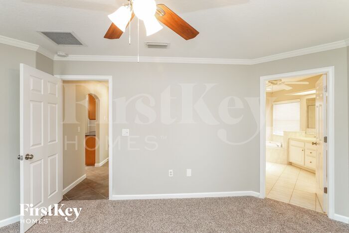 Building Photo - 874 Club Hills Dr